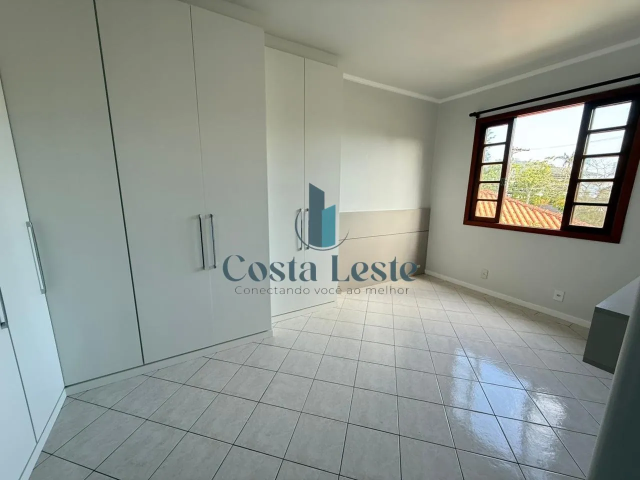 4-bedroom house with a fireplace in Florianópolis — photo 5