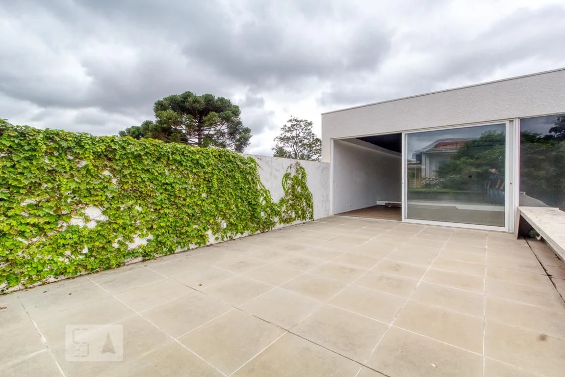 House with 3 bedrooms and 4 bathrooms with a closed kitchen — photo 50