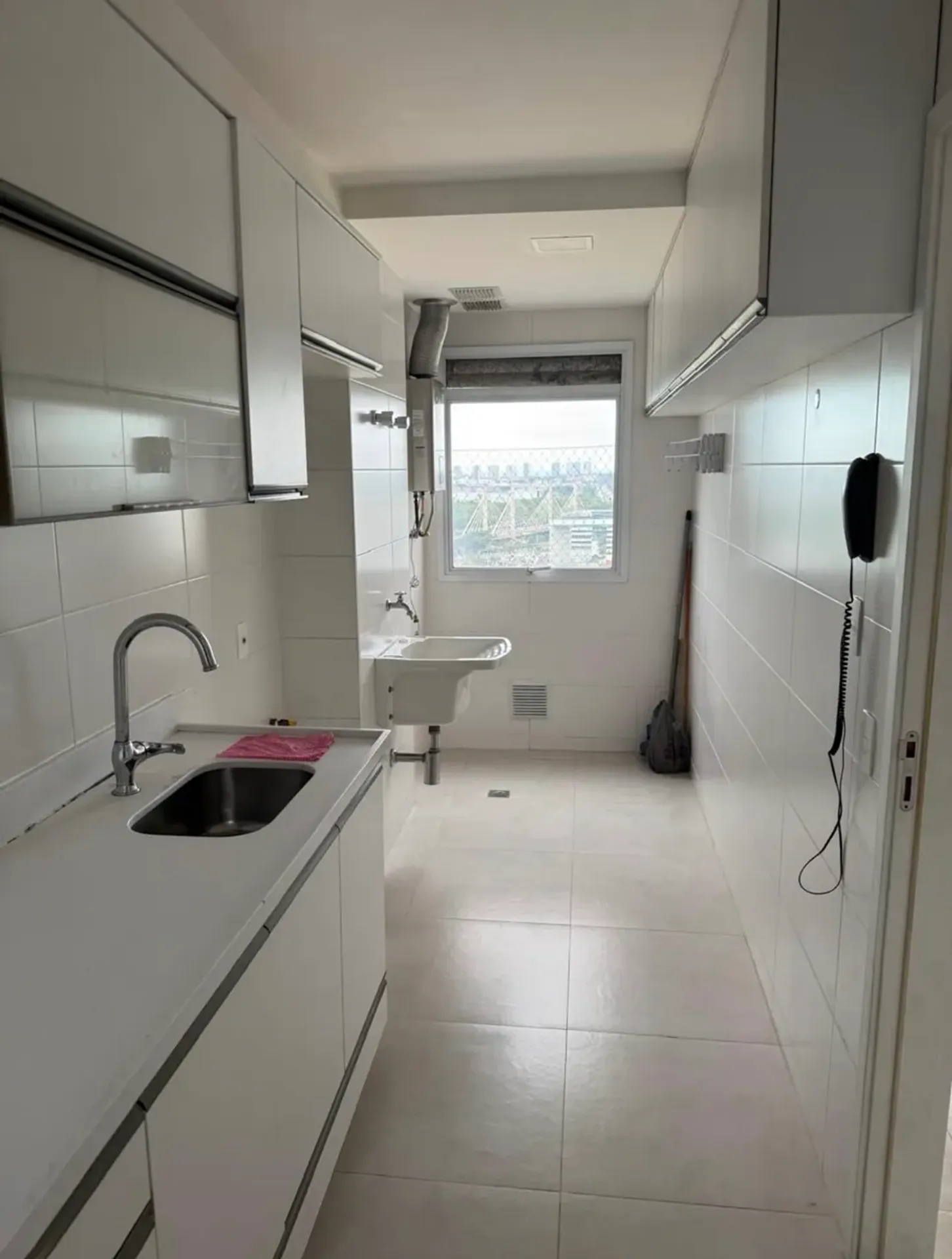 2-bedroom apartment with a home office — photo 2
