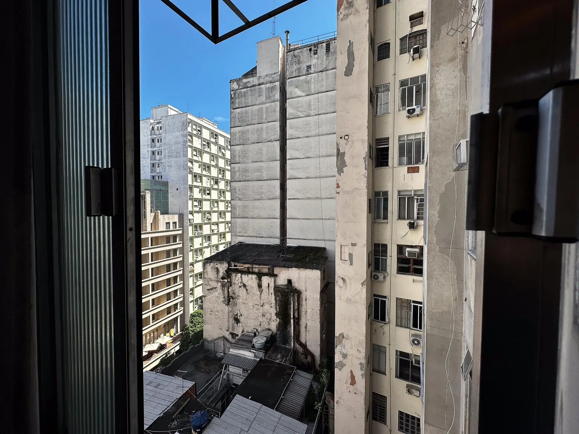 Furnished studio with 1 bedroom and 1 bathroom, no parking — photo 18
