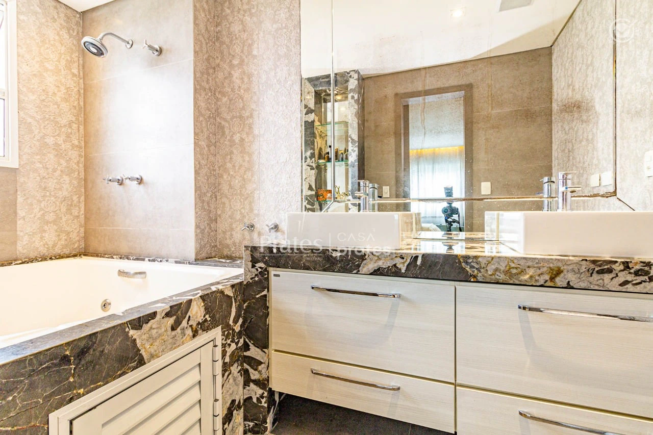 Apartment with 3 en-suite bedrooms, 230 m² and parking — photo 17