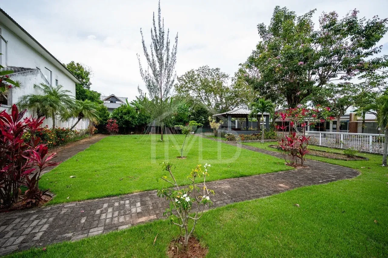 Furnished 6-bedroom house, 266 m² and 3 parking spots — photo 28