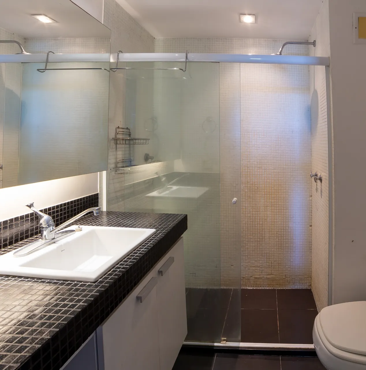 Unfurnished apartment with open-plan kitchen and 4 bedrooms — photo 16