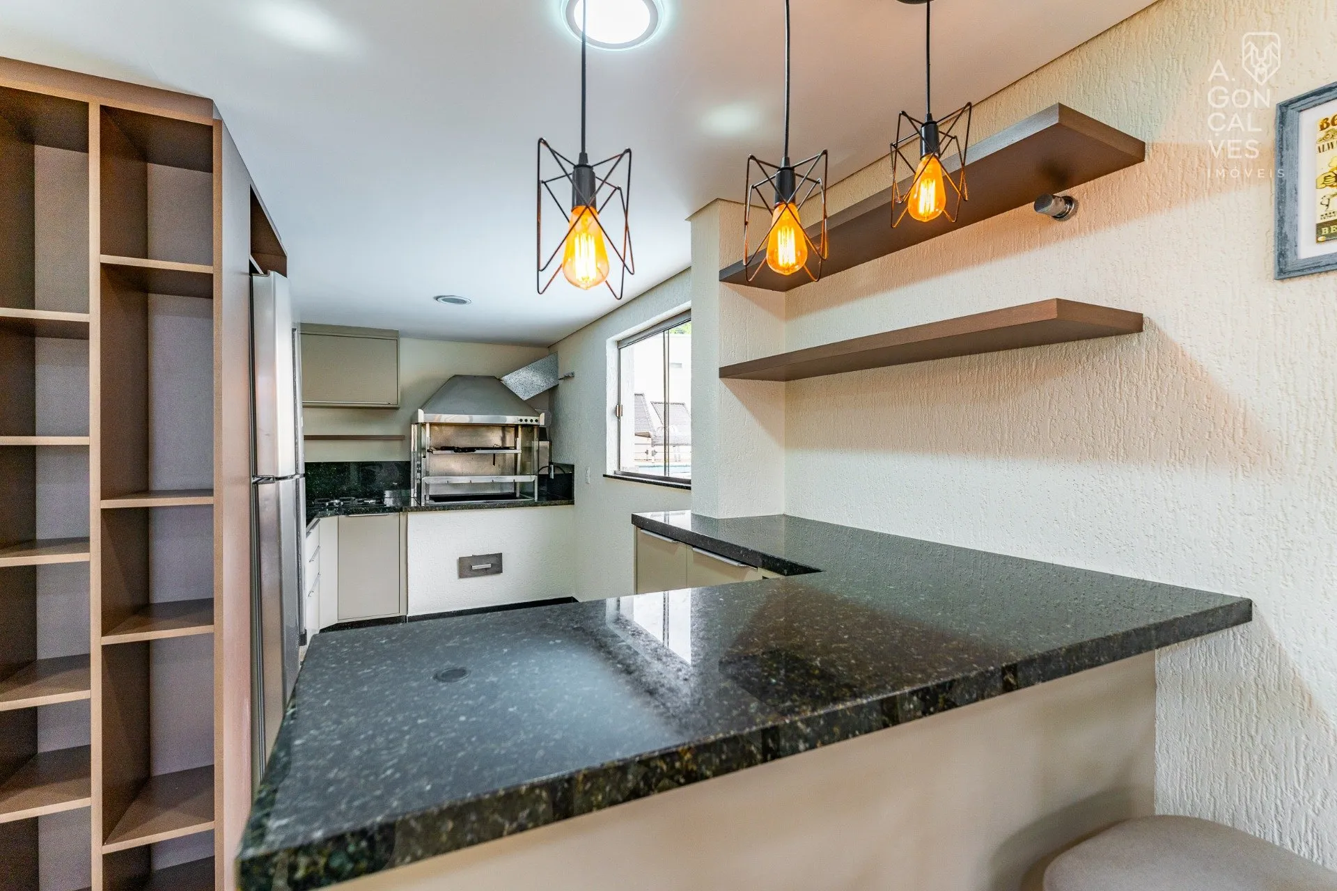 Unfurnished house with 4 bedrooms and 5 bathrooms — photo 37