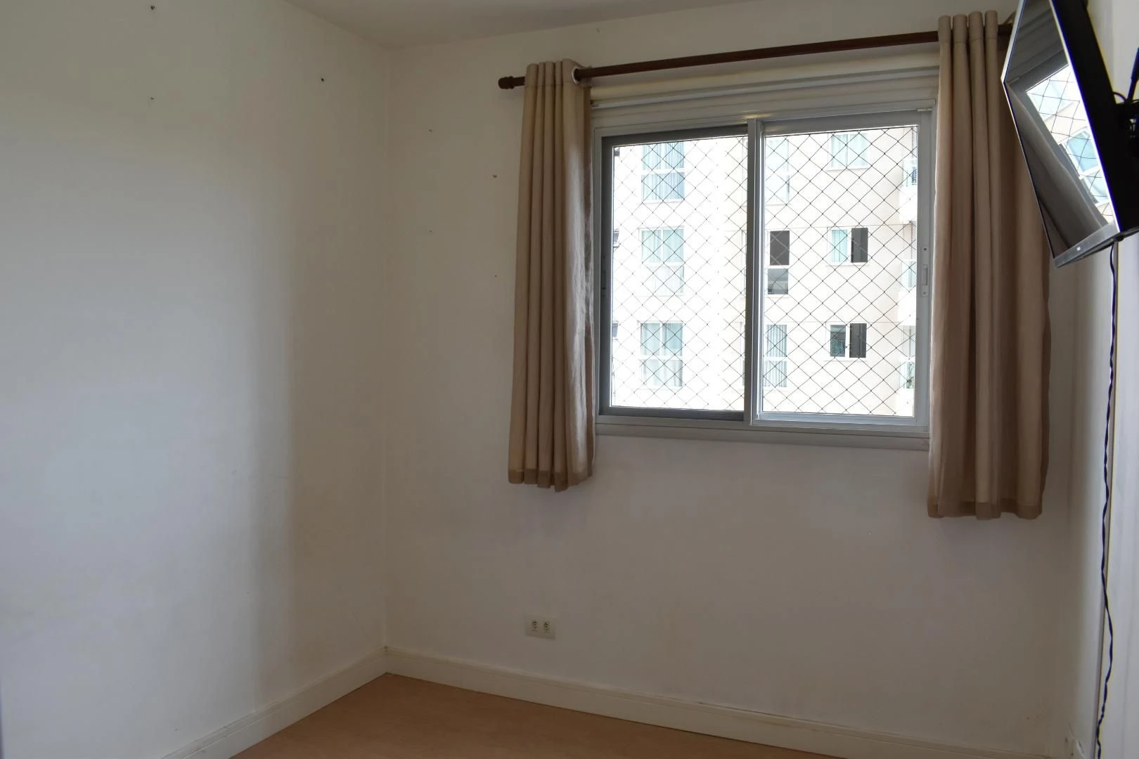 2-bedroom apartment with a home office in Curitiba — photo 31
