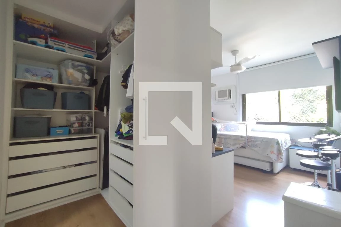 Apartamento de 89 m² com janelas do piso ao teto e closet — photo 101