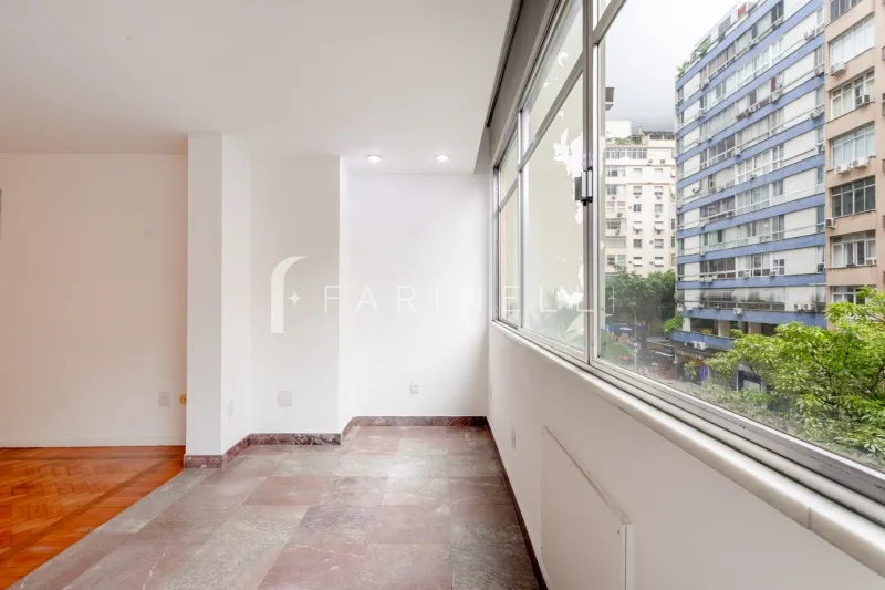 Home office in a 4-bedroom apartment, 196 m² — photo 9