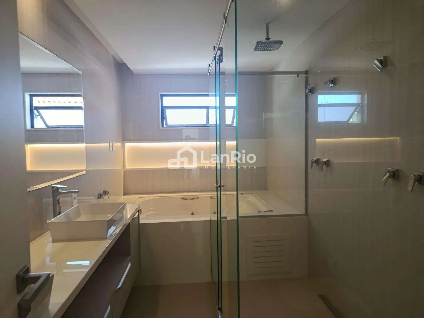 Casa com 5 quartos e 5 suítes, com varanda — photo 22