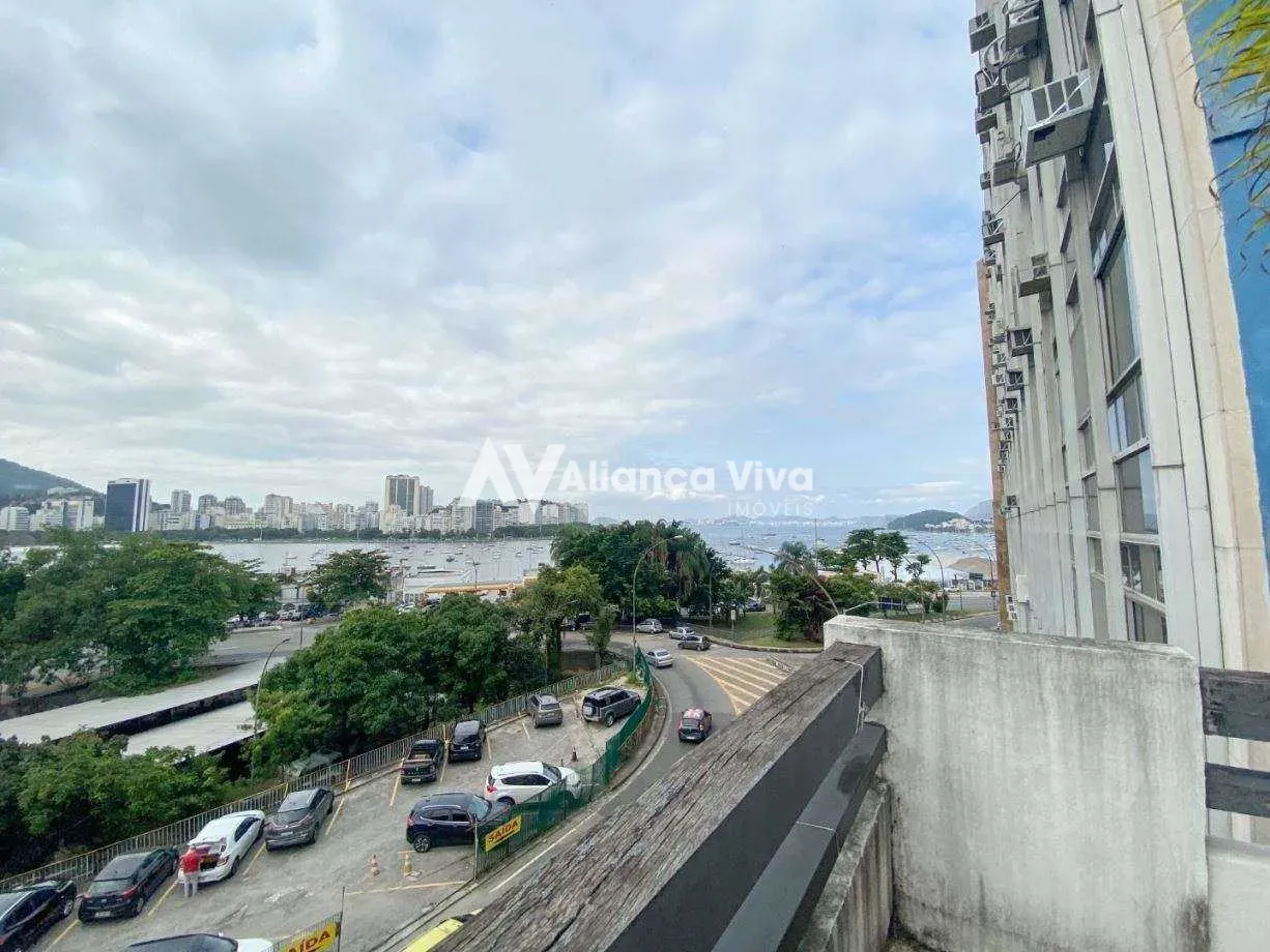 Casa, 824 m², com janelas do piso ao teto — photo 31