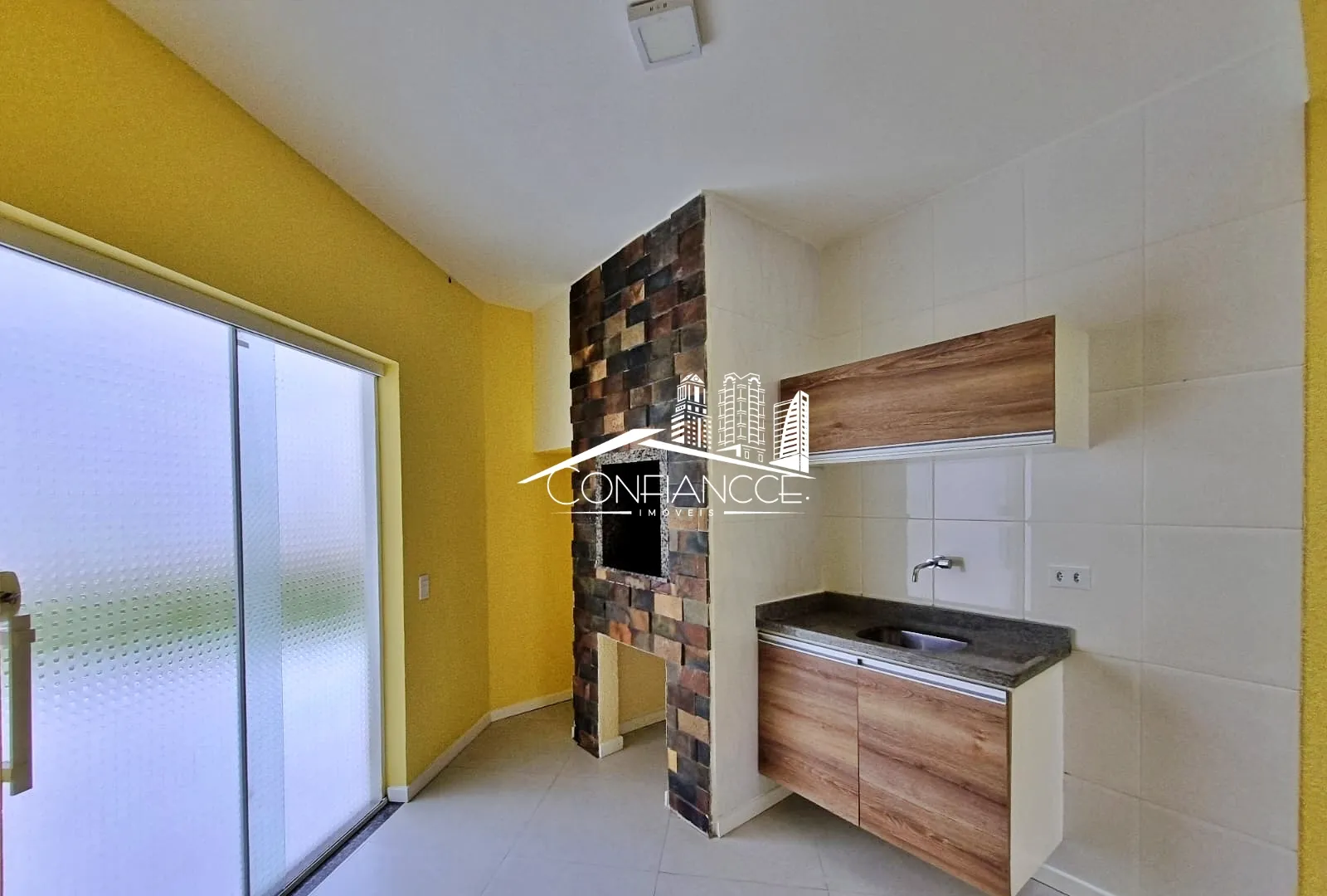 Bathtub in a 3-bedroom house, 350 m² — photo 2
