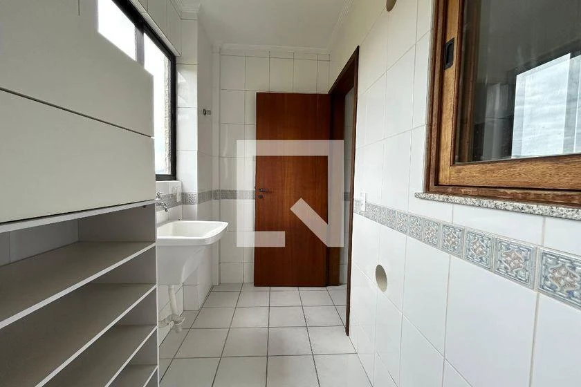 5-bedroom apartment with a bathtub in Florianópolis — photo 34