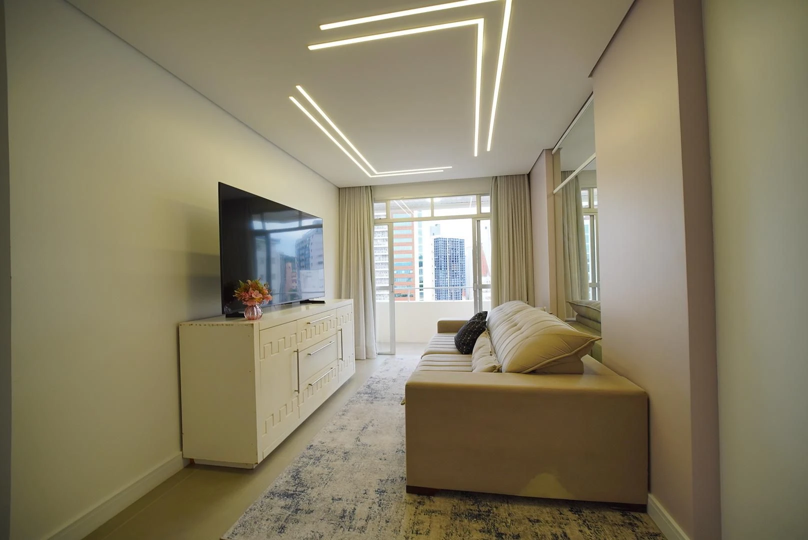 2-bedroom apartment with a washing machine in Florianópolis