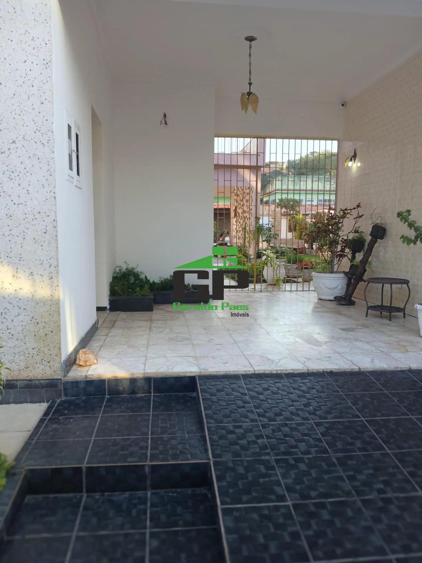 Casa de 349 m² com varanda gourmet e jardim — photo 8