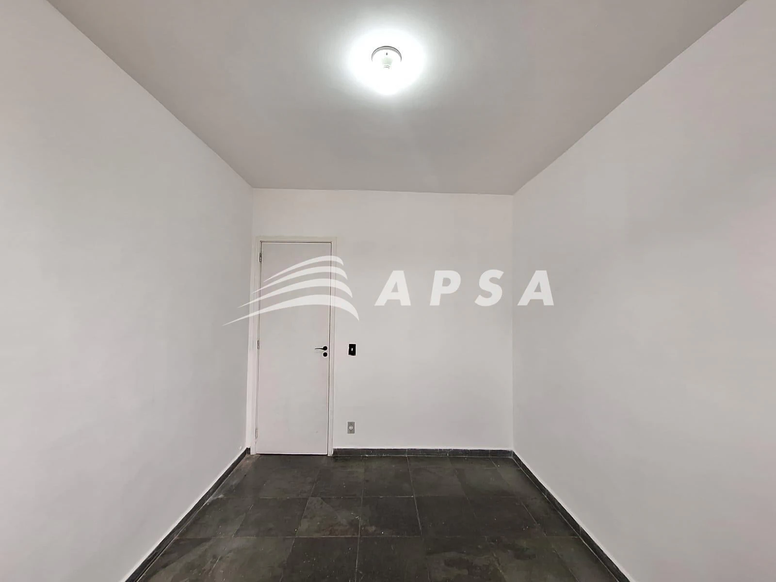 Unfurnished 57 m² apartment with 2 bedrooms and a balcony — photo 5