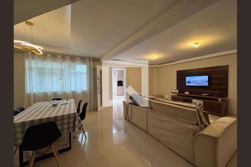 House 280 m² with 4 bedrooms and 3 bathrooms — photo 3