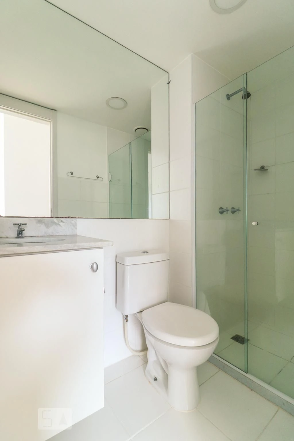 Unfurnished 3-bedroom apartment with balcony — photo 19
