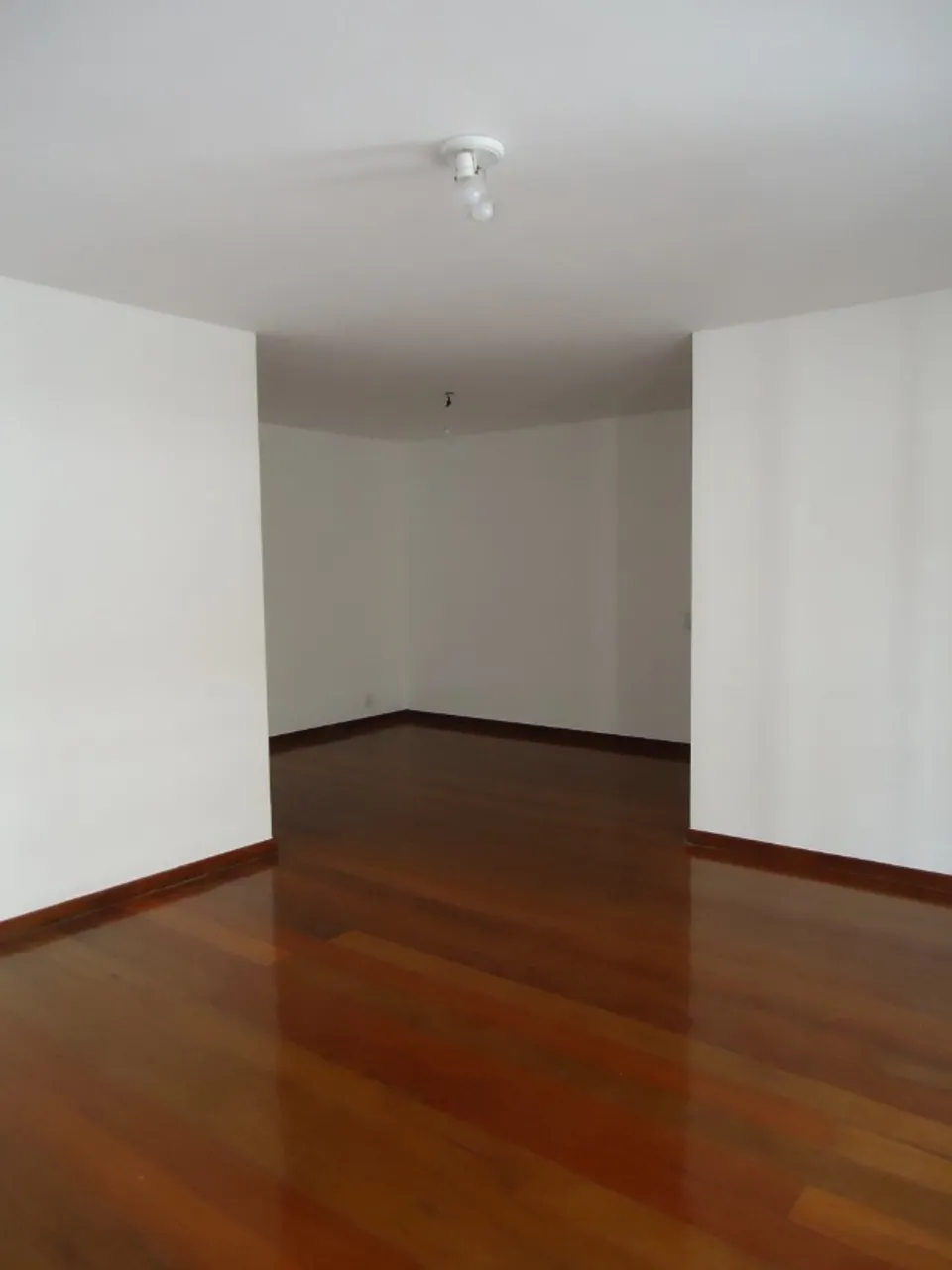 Apartamento de 3 quartos em condomínio com piscina