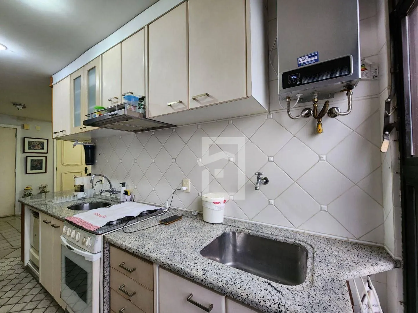 Furnished 3-bedroom apartment with 4 bathrooms — photo 40