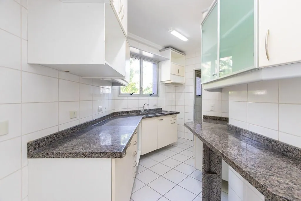 214 m² apartment with a balcony and 3 bedrooms