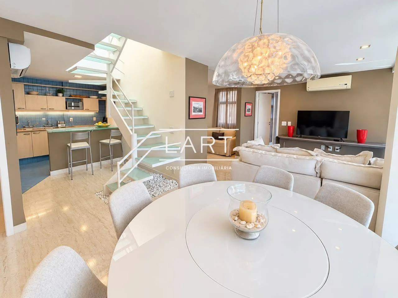 Furnished apartment, 220 m², with floor-to-ceiling windows — photo 2