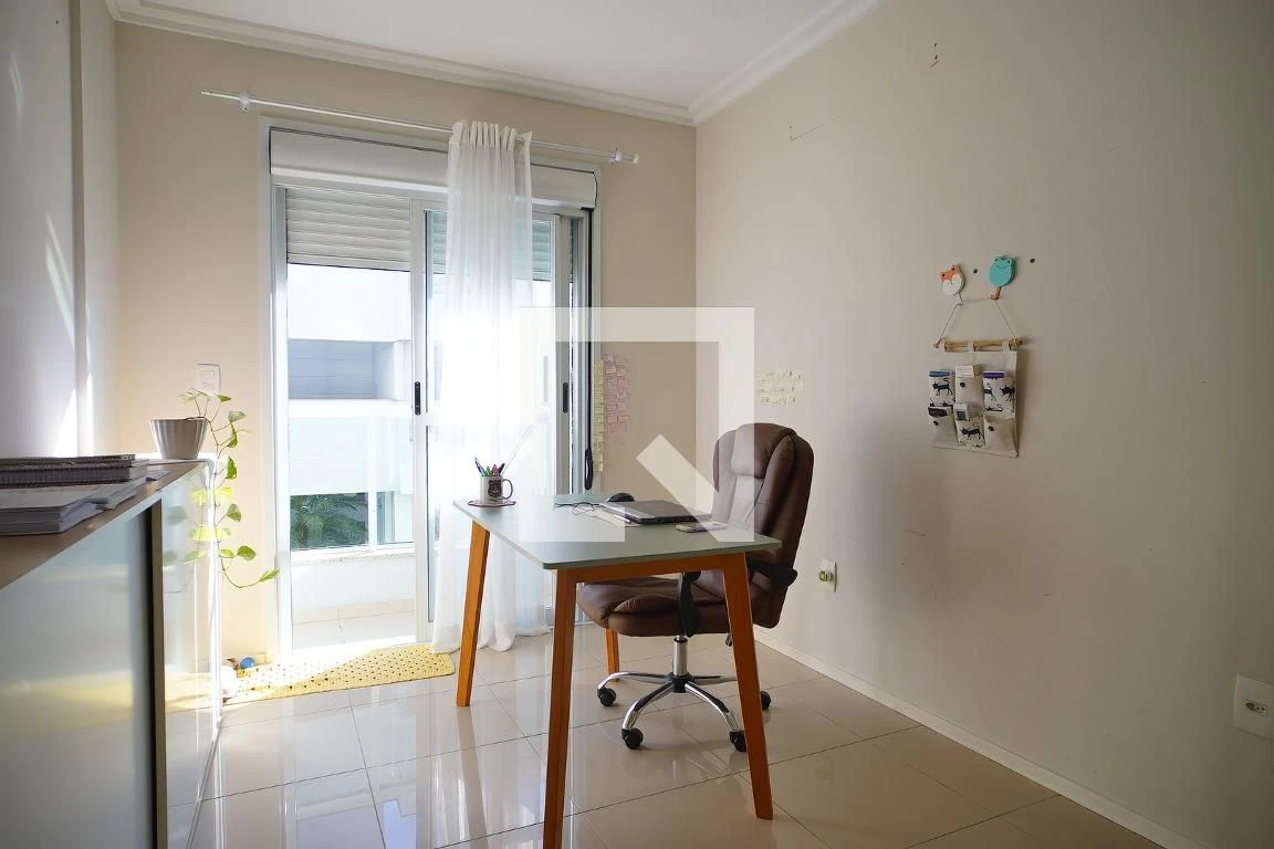 Glass-enclosed balcony in a 2-bedroom apartment, 78 m² — photo 40