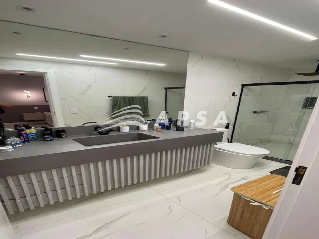 Furnished triplex house with 490 m², 5 en-suite rooms — photo 19