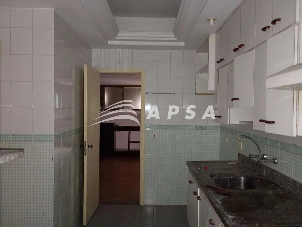 150 m² apartment with a separate closed kitchen — photo 12