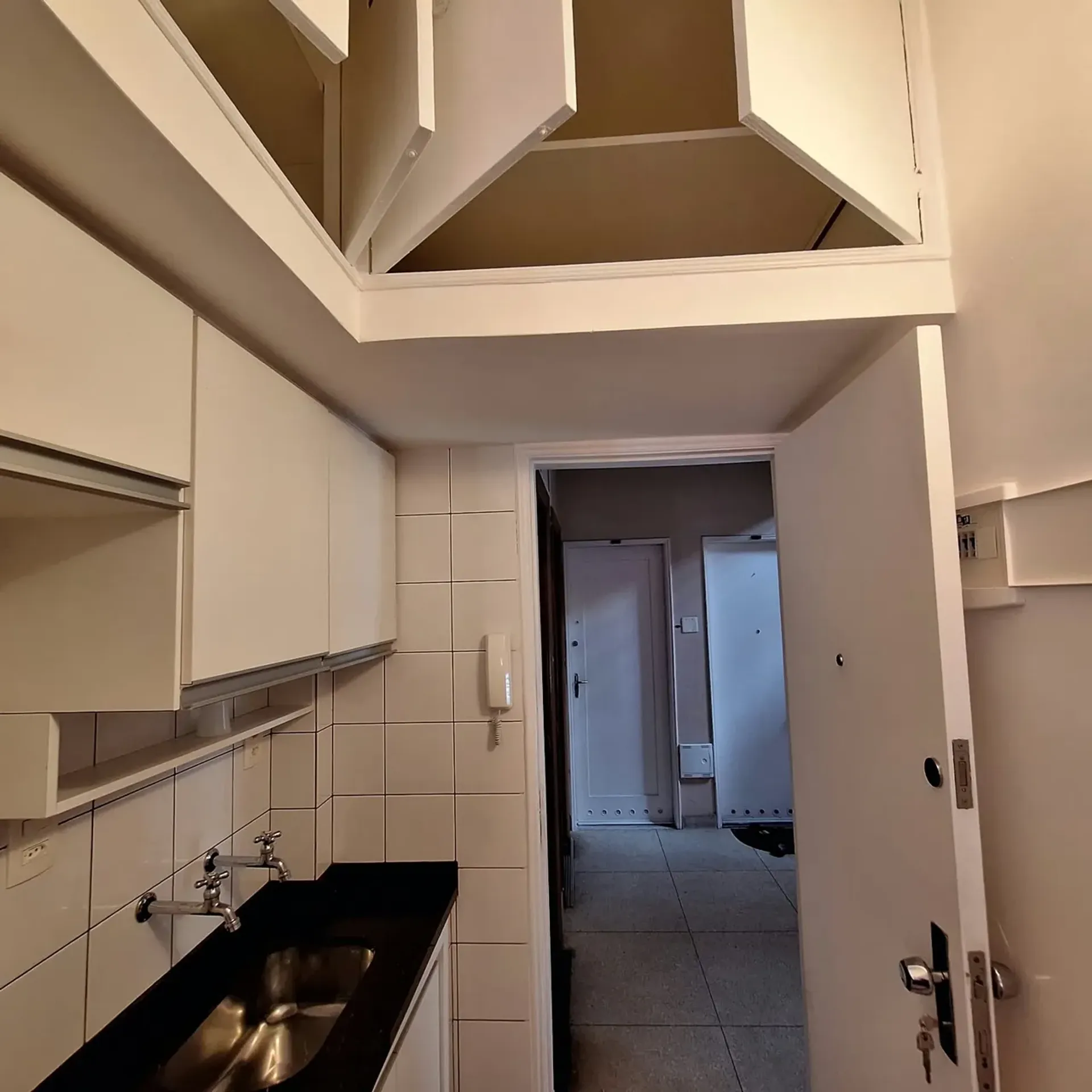 Apartment on the 6th floor with wood or laminate floors — photo 5