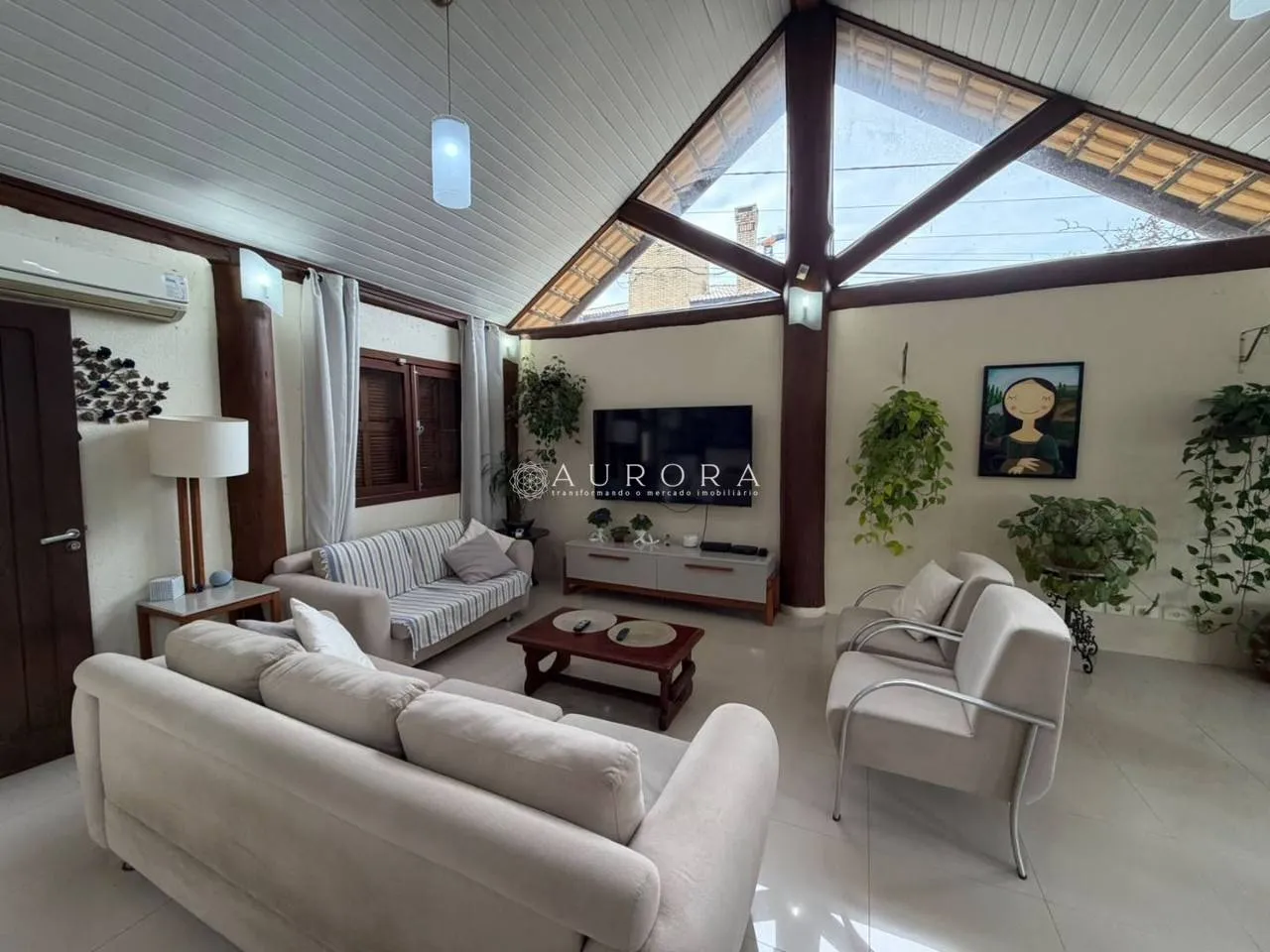3-bedroom house with a washing machine