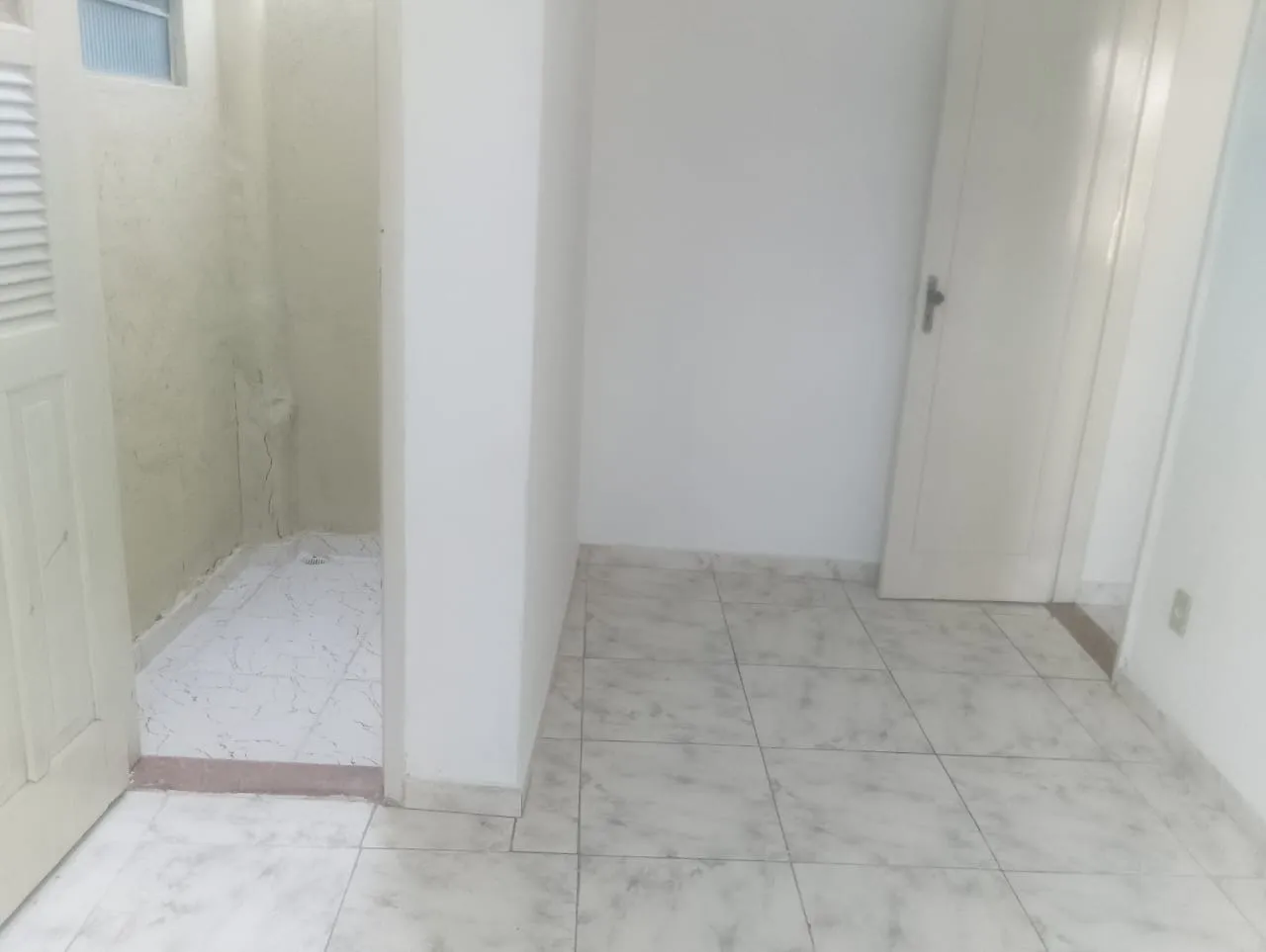 Casa sem mobília com 2 quartos e cozinha separada — photo 11