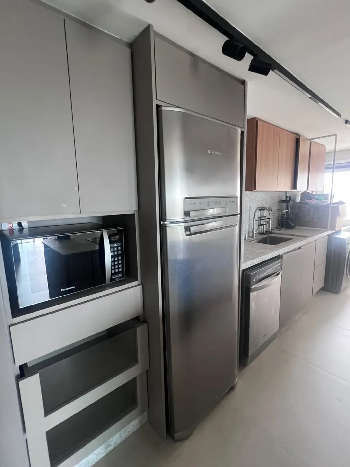 Apartment on the 10th floor with a grill on the balcony — photo 90