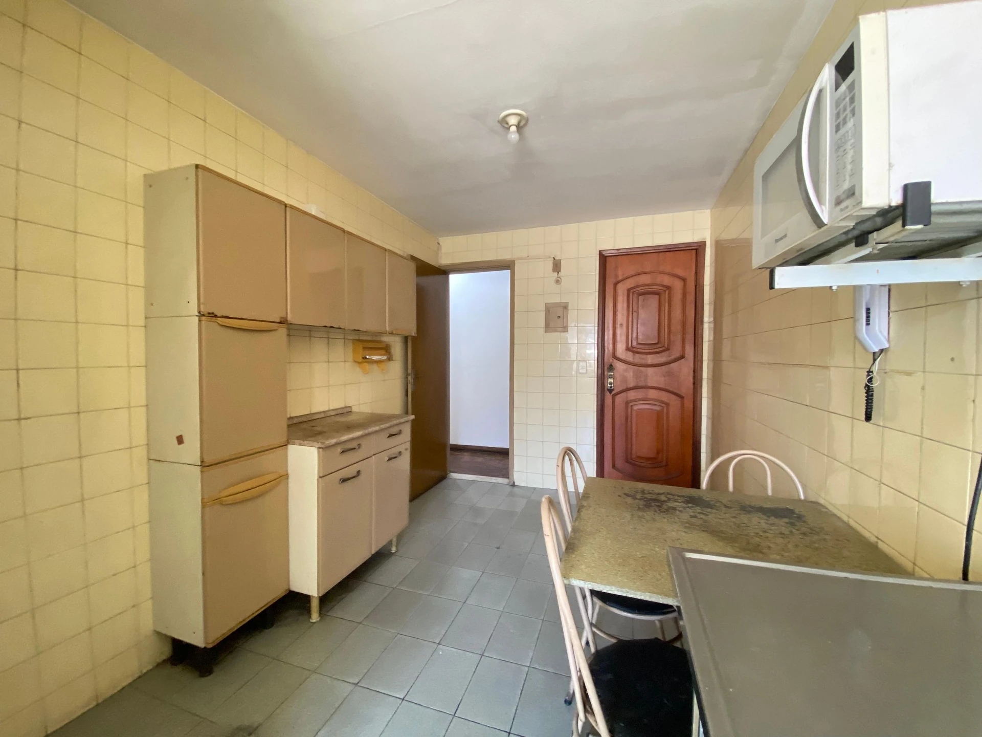 Apartment, 92 m², with wood or laminate floors — photo 2