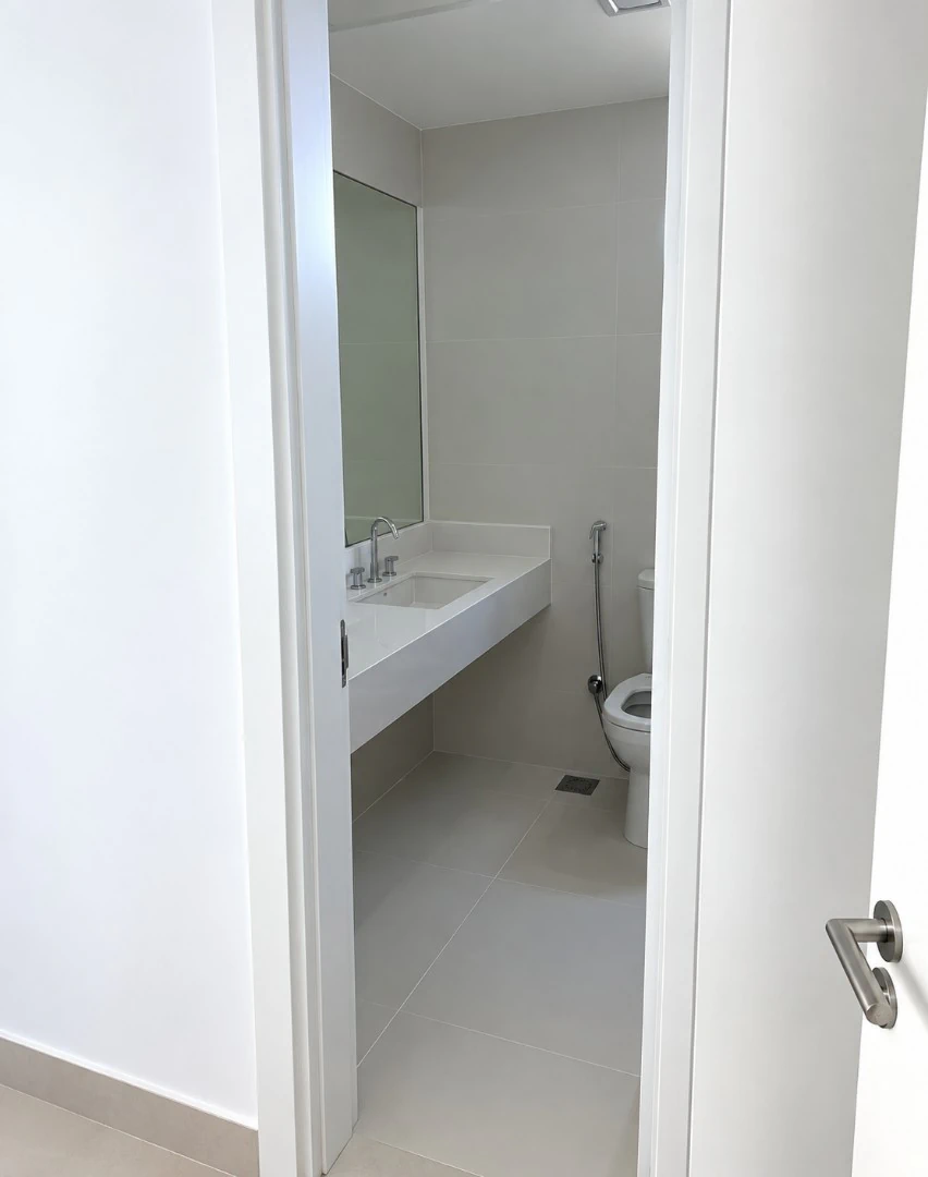 House with 5 en-suite bedrooms and a pool — photo 24