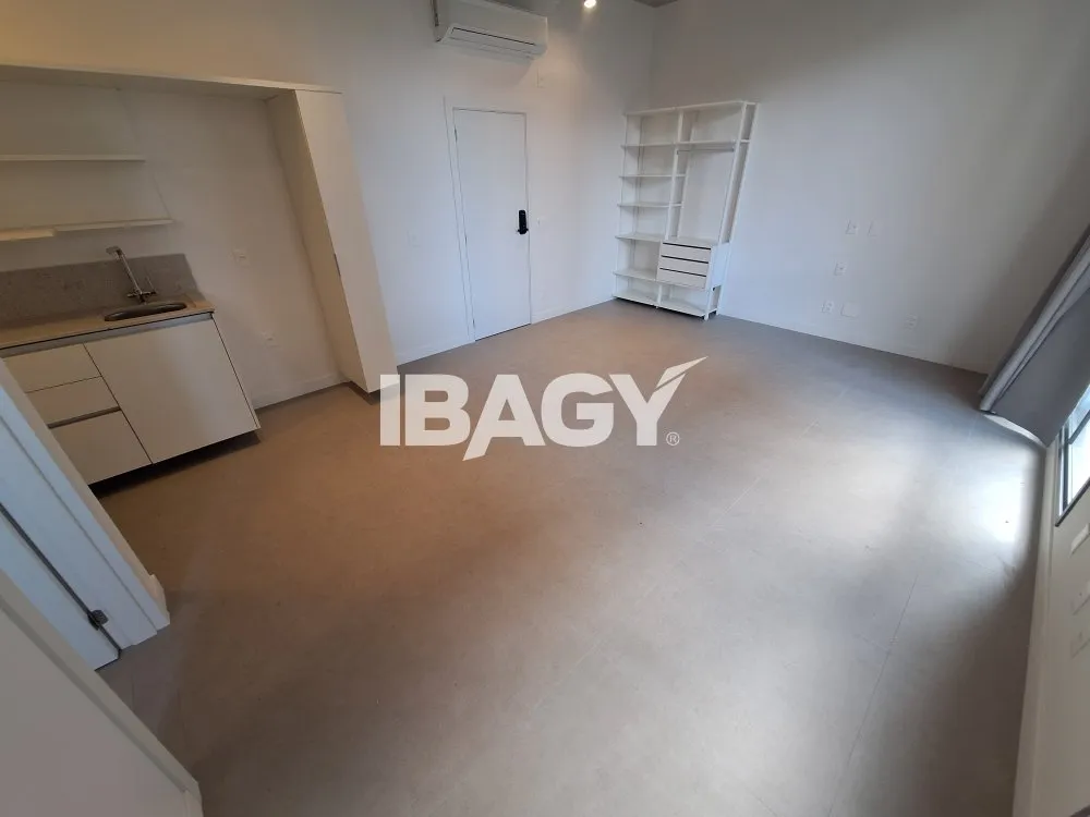 59 m² furnished studio with a ready workspace desk