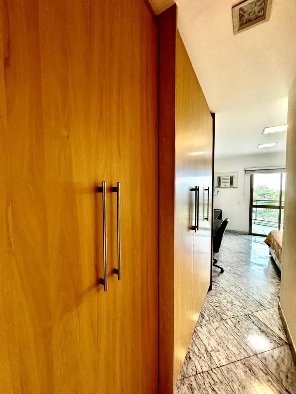 Apartamento mobiliado com 4 quartos e 5 banheiros — photo 2