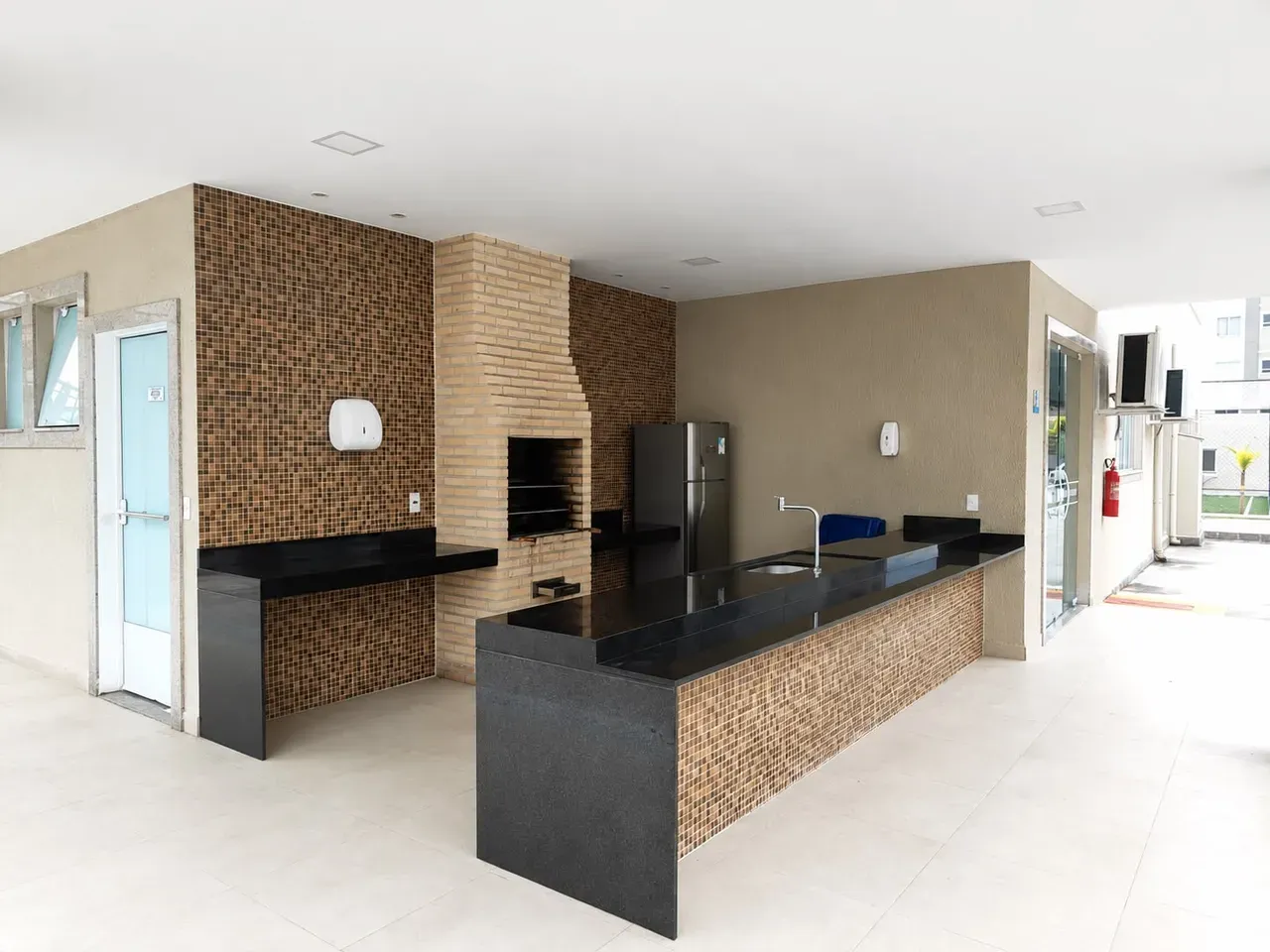 Apartamento sem mobília com 2 quartos e quintal — photo 25