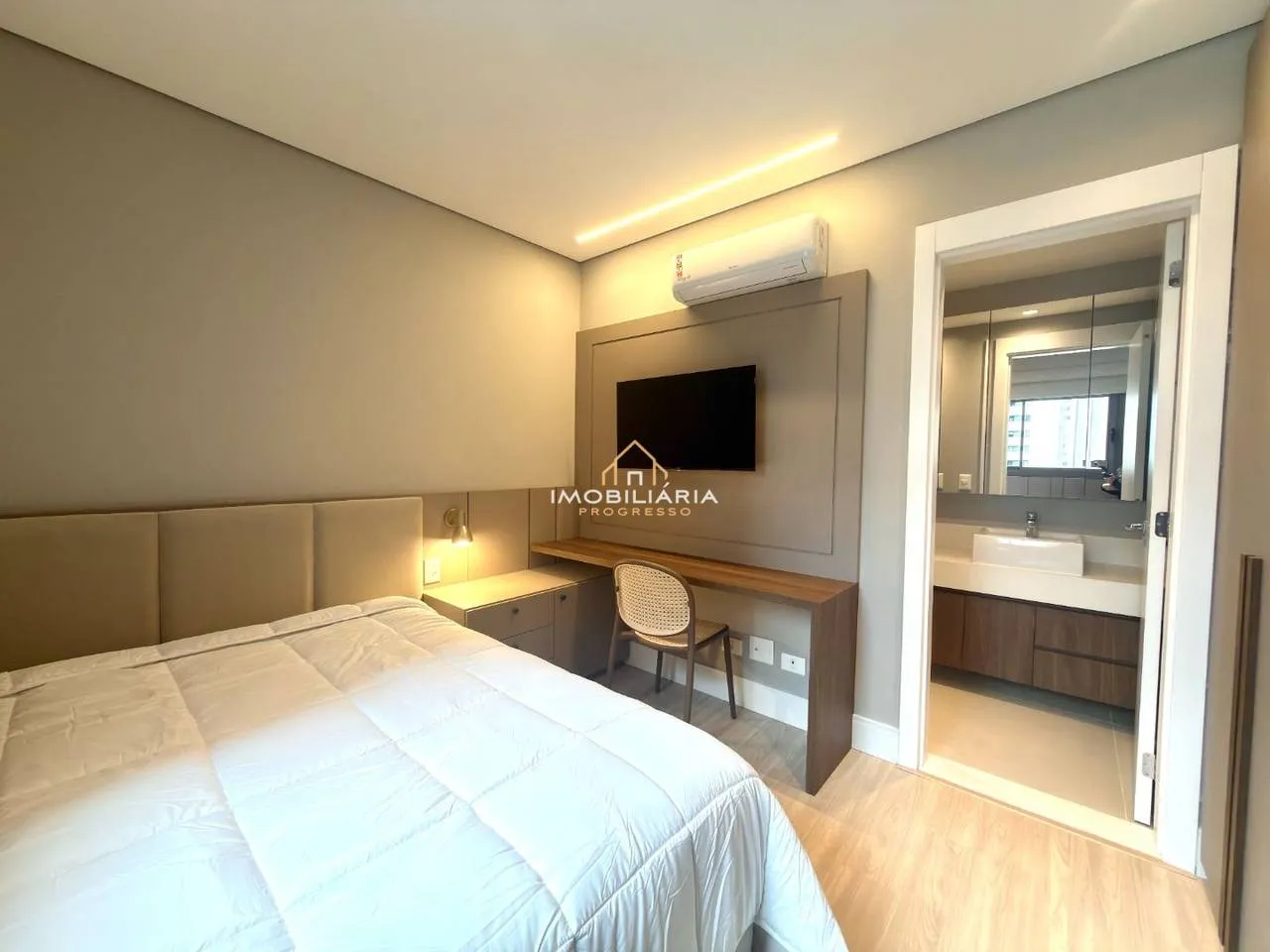 Floor-to-ceiling windows in a 3-bedroom apartment, 138 m² — photo 10