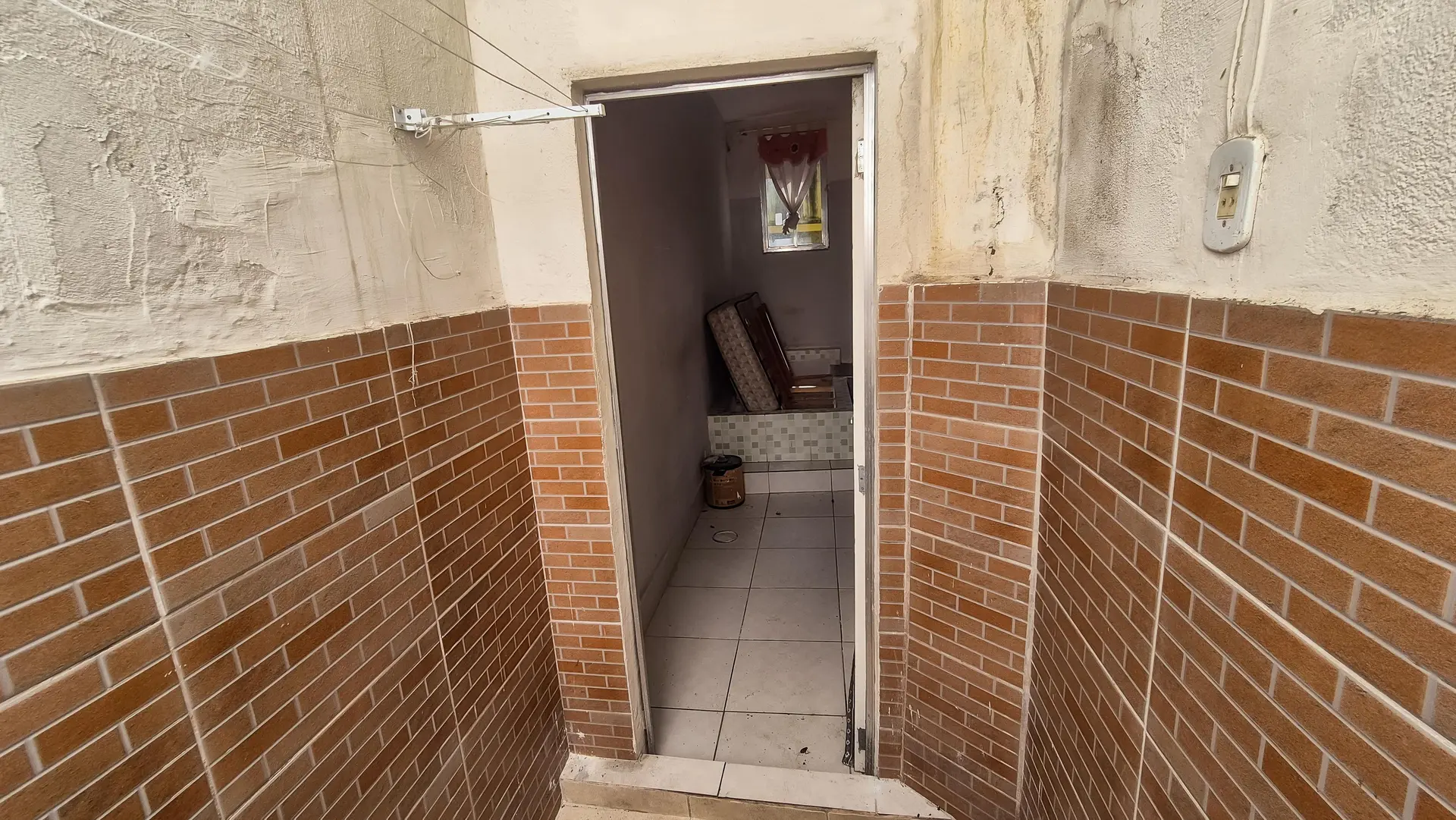 Невмебльована квартира з 2 спальнями та компактною кухнею — photo 25