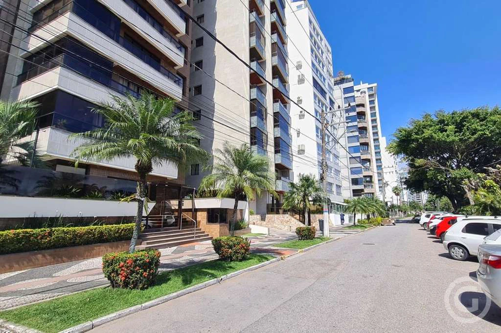 4-bedroom apartment with a private BBQ area — photo 3