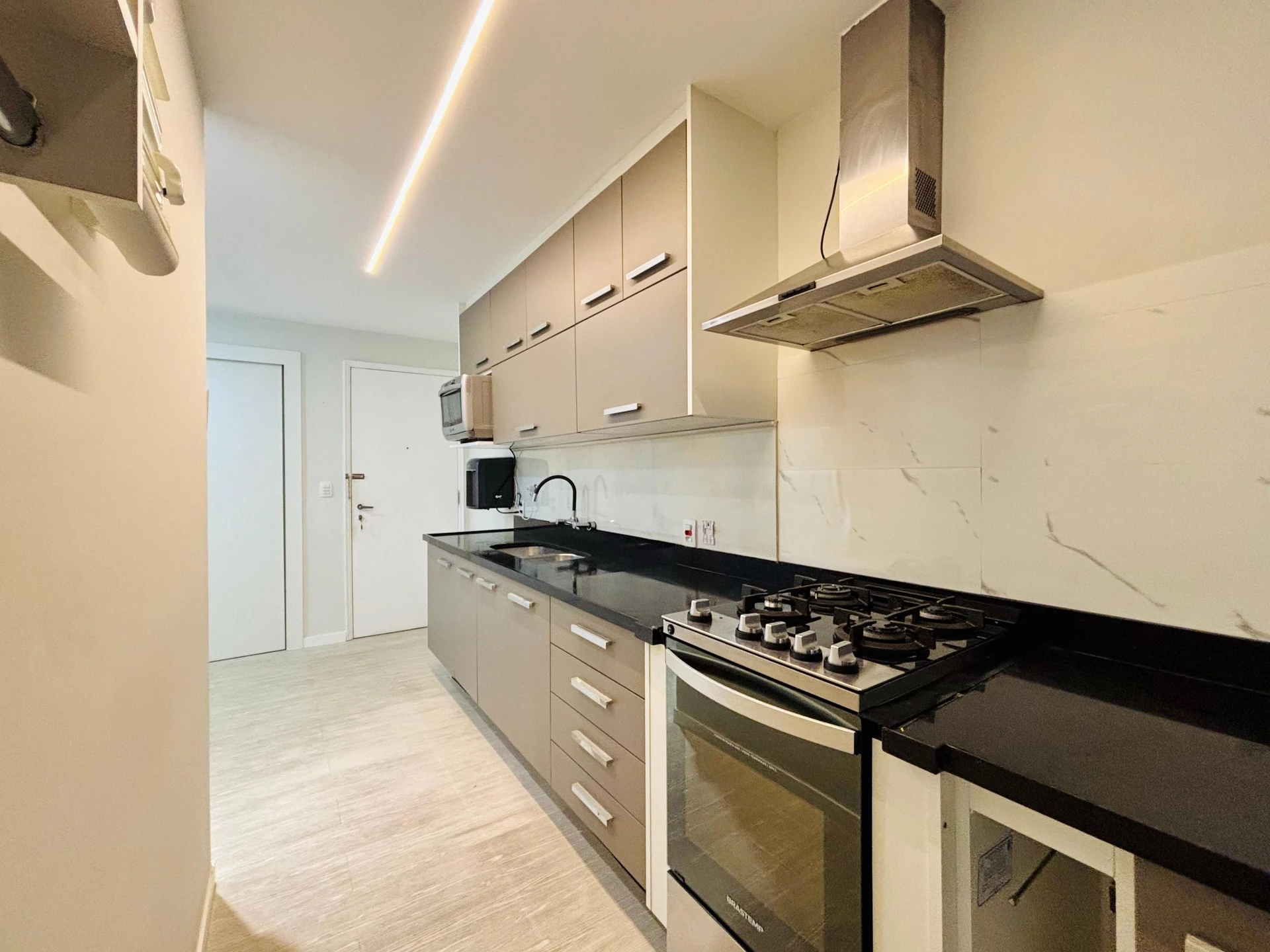 Washing machine in a 3-bedroom apartment, 401 m² — photo 2