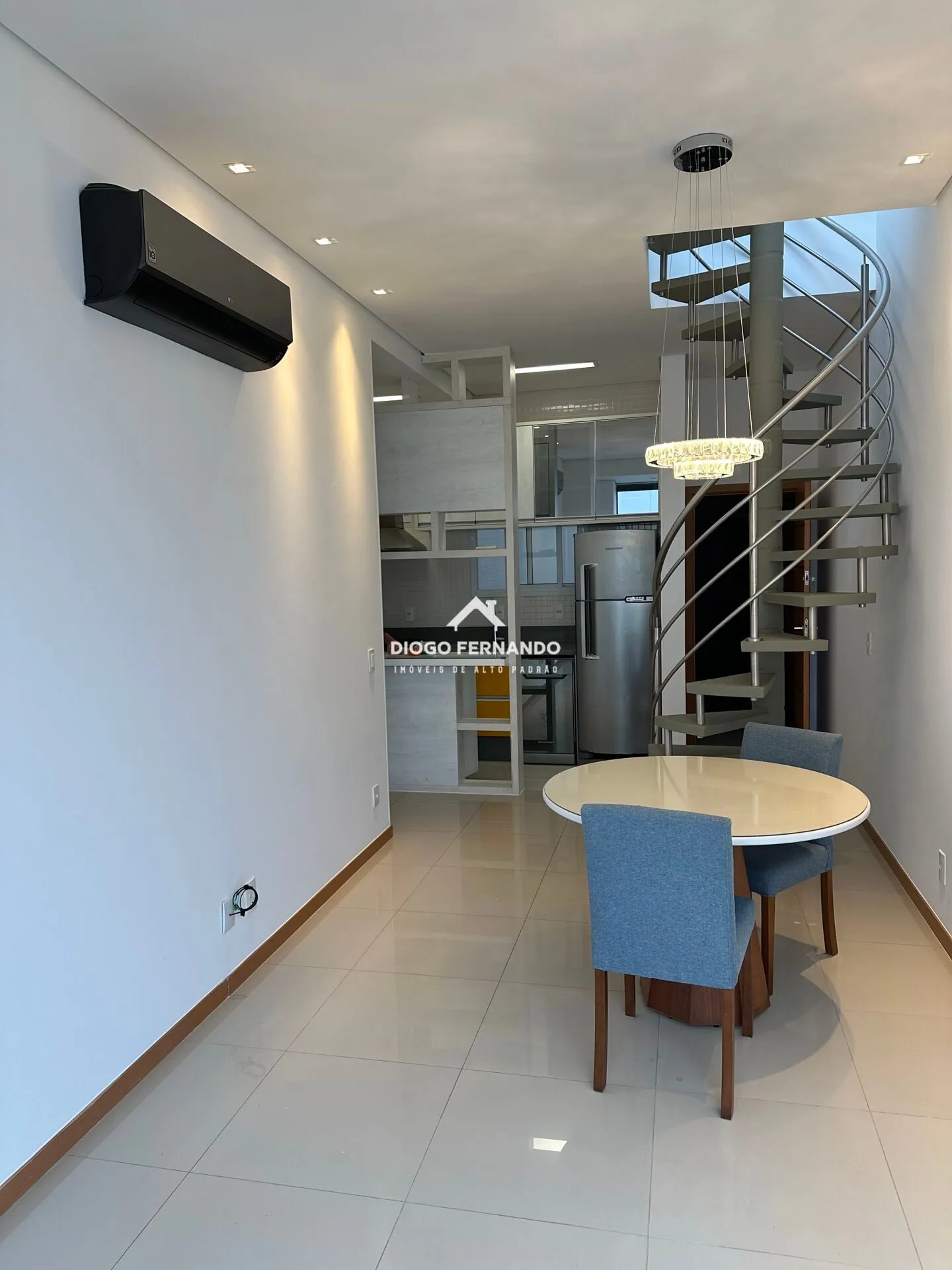 2-bedroom apartment with a glass-enclosed balcony — photo 2