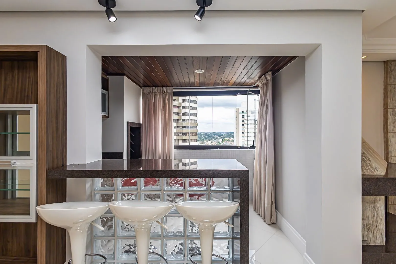 119 m² apartment with floor-to-ceiling windows and a bathtub — photo 29