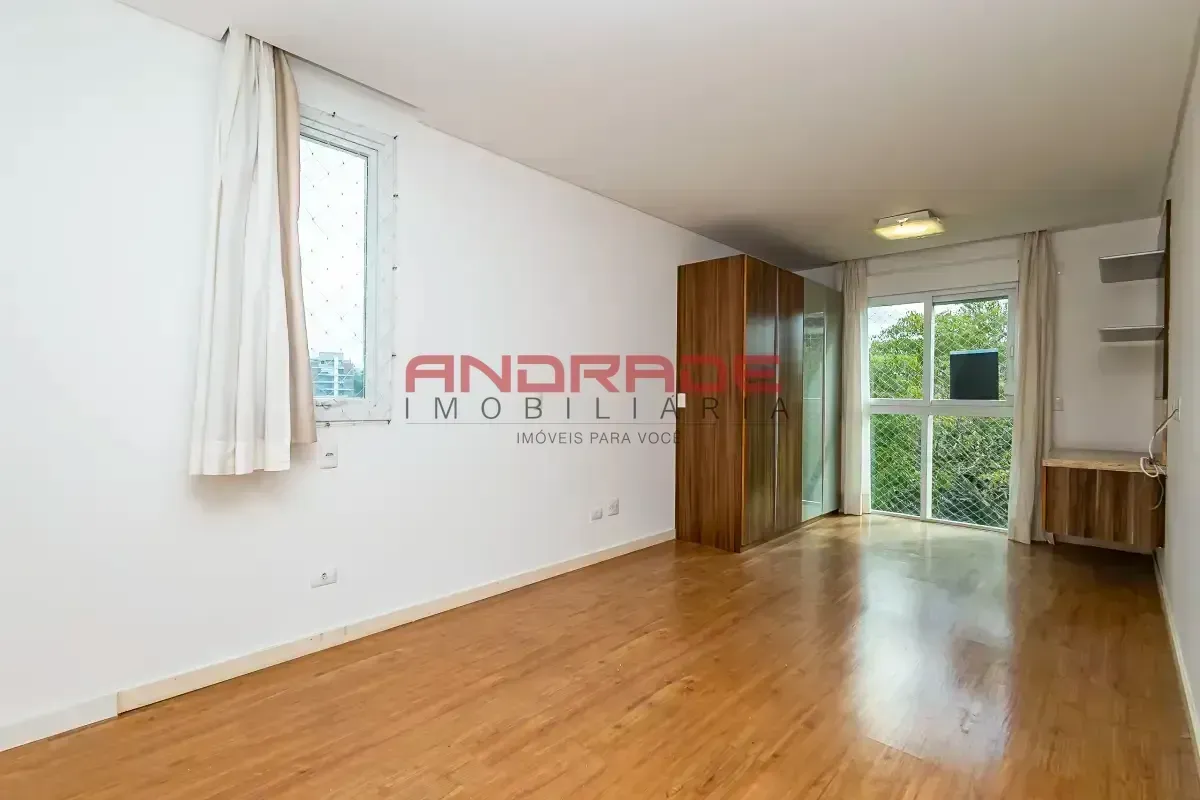 Apartment with 3 bedrooms and glass balcony — photo 42