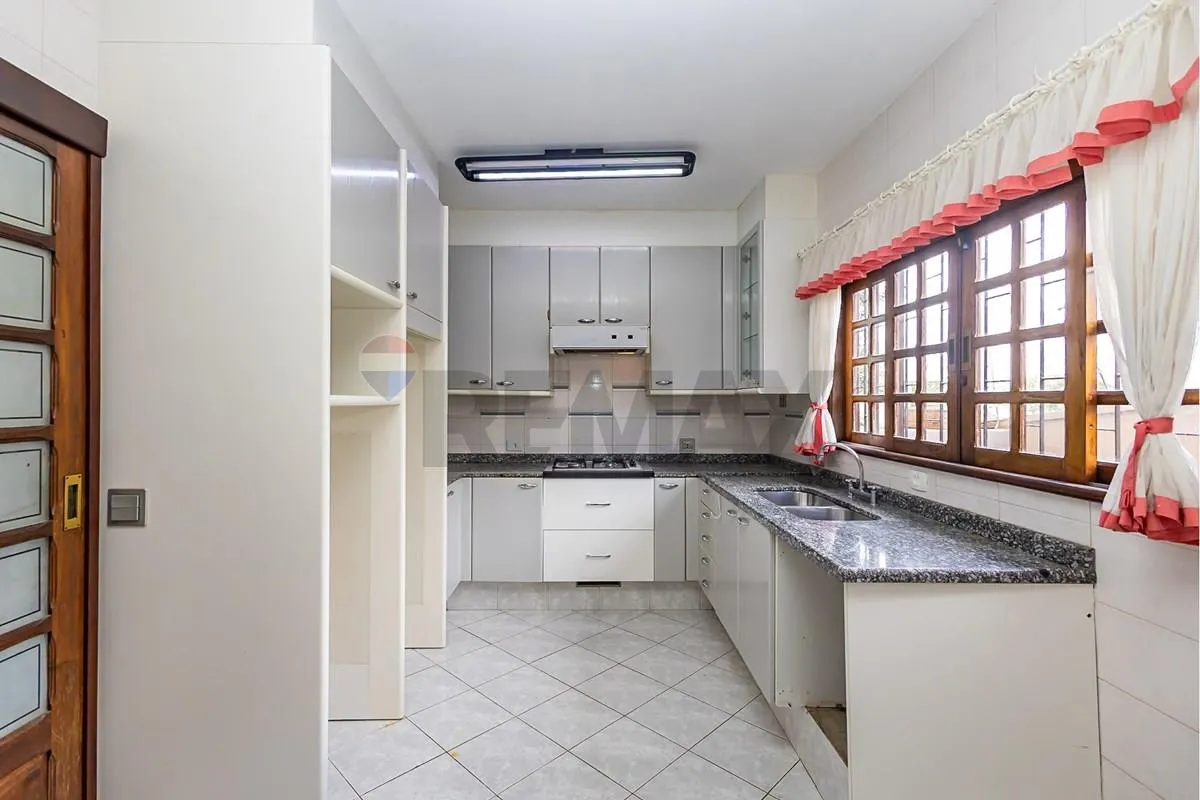 Casa de 303 m² com 4 quartos e churrasqueira privativa — photo 4