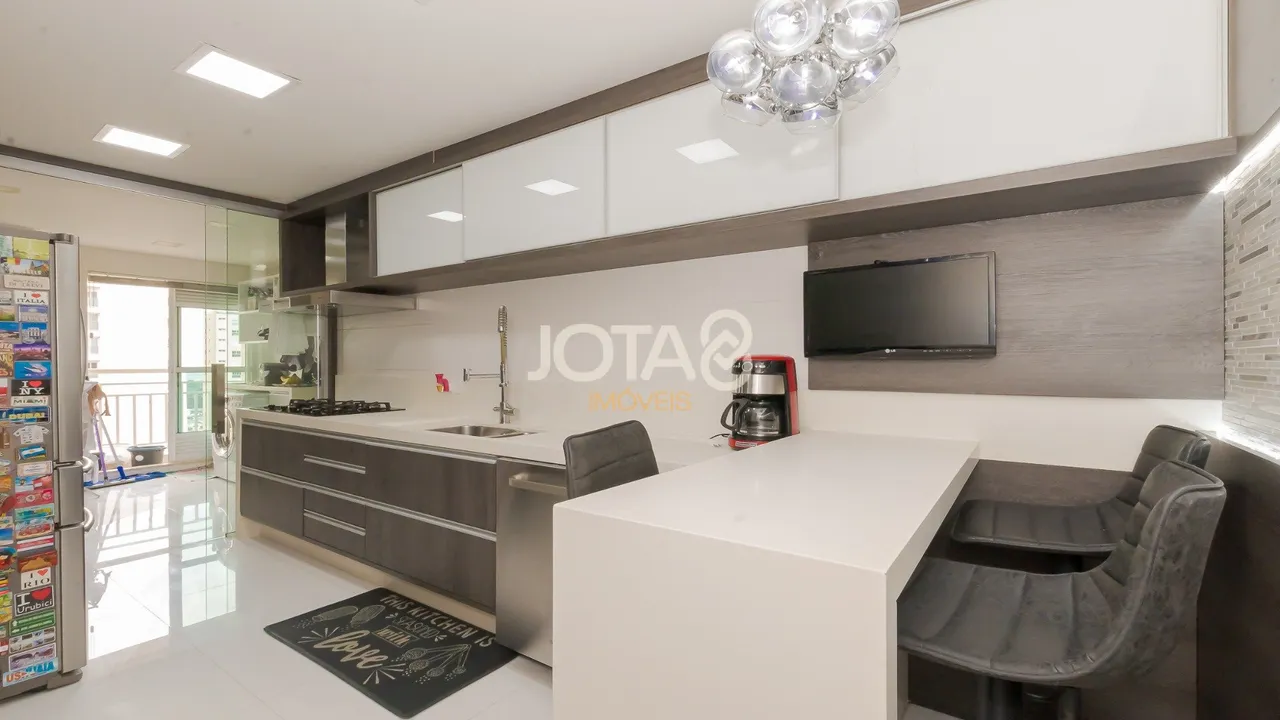 298 m² apartment with 3 en-suite bedrooms and balcony — photo 8