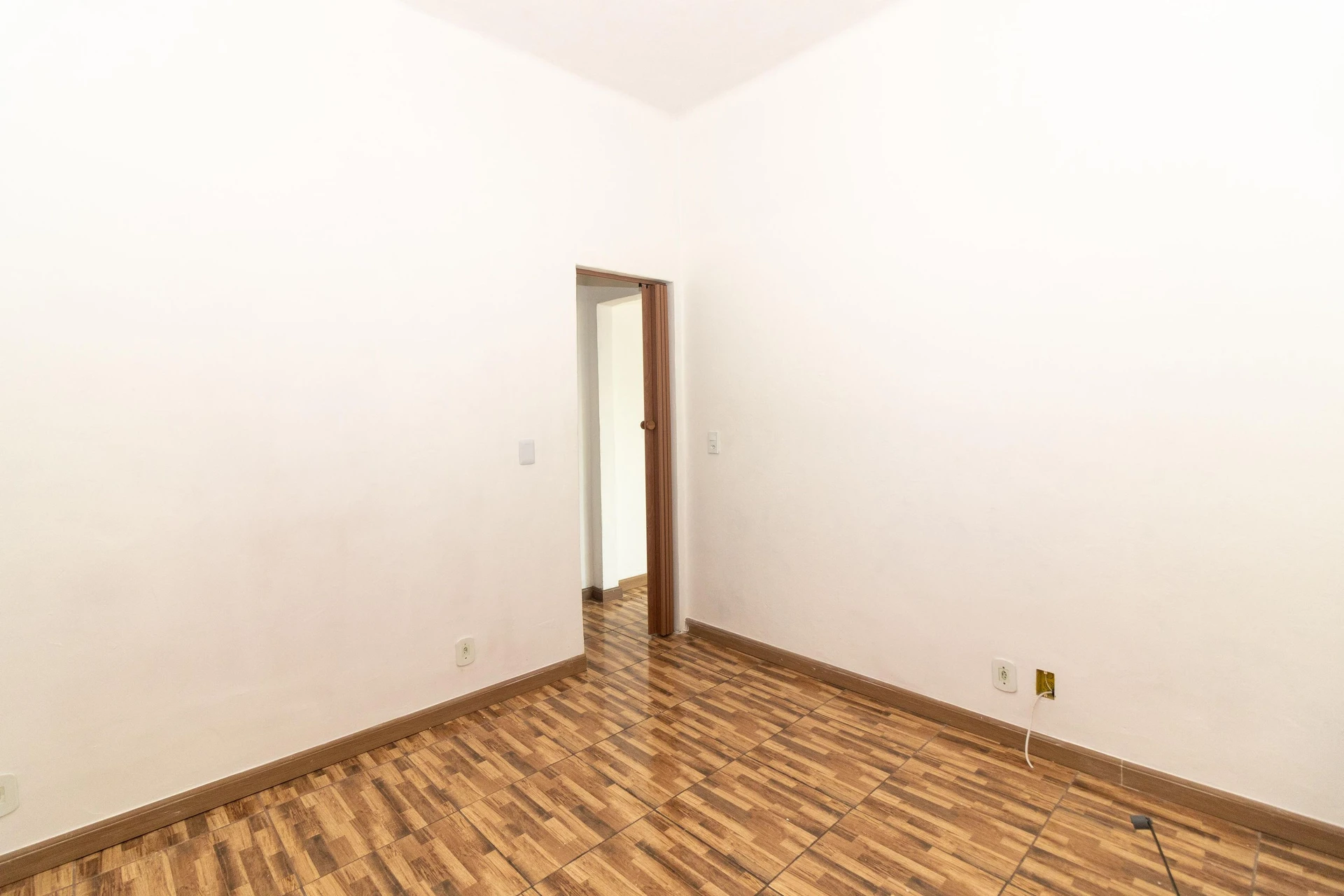 Unfurnished 2-bedroom apartment with 1 bathroom, no parking — photo 11