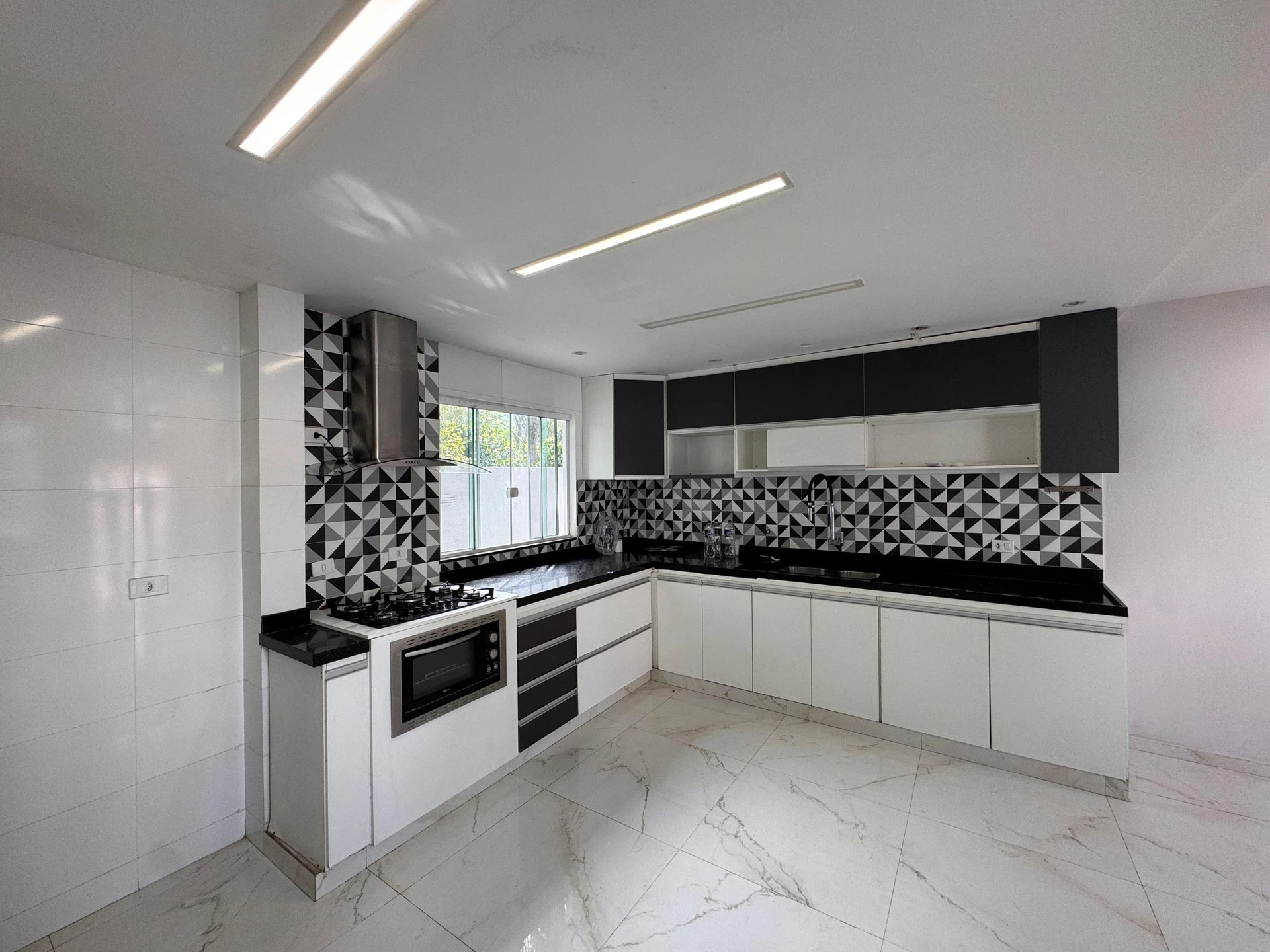 3-bedroom house with a walk-in closet in Rio de Janeiro — photo 14