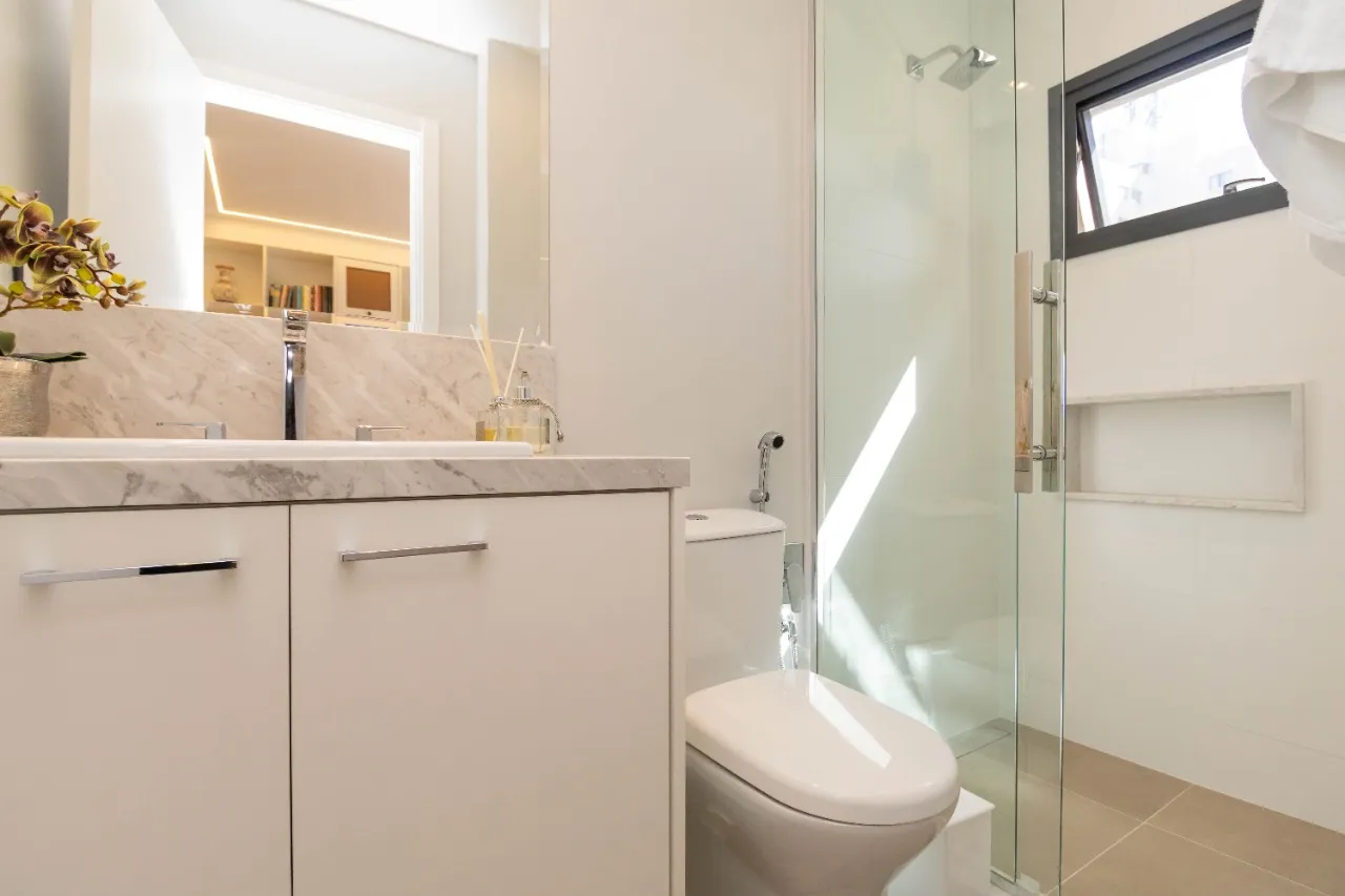 3-bedroom apartment in a building with a gym — photo 47