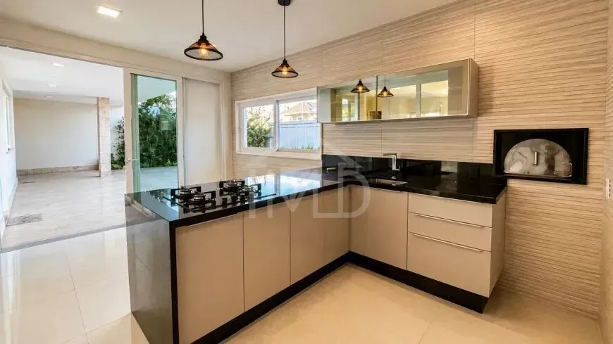 House with 4 bedrooms and 5 bathrooms, 360 m² — photo 23