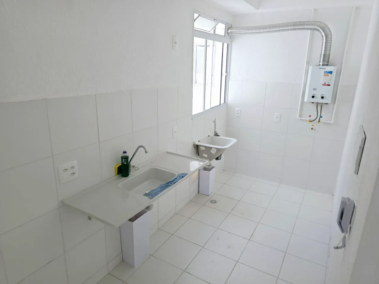 2-bedroom apartment with gas stove and glass shower